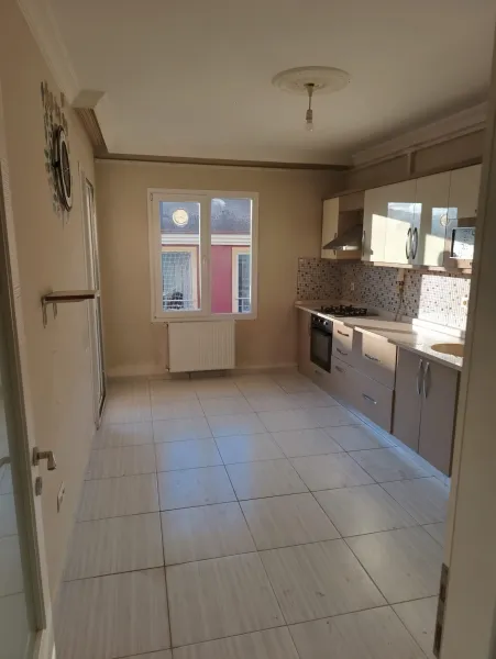 Altınkum'da asansörlü doğalgazlı 2+1 ayrı mutfak kiralık daire